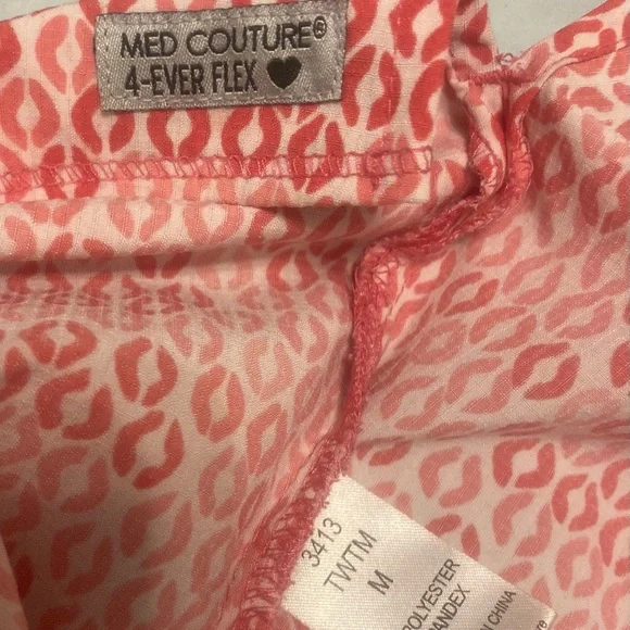 The perfect scrub top! Light and stylish! - Picture 5 of 6